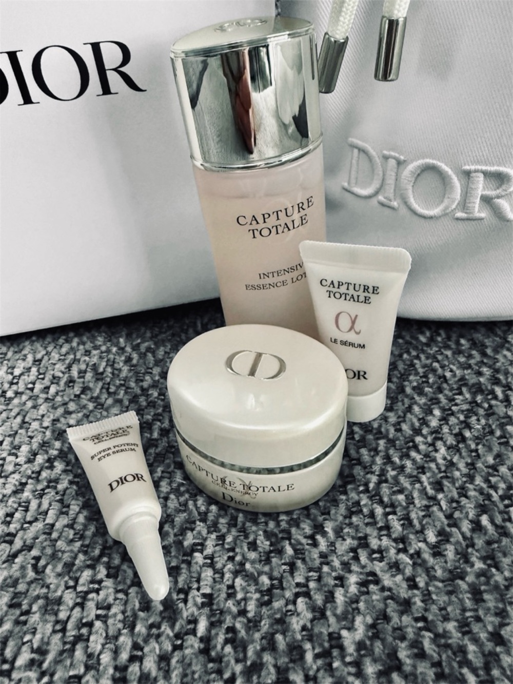 NEW Dior Trousse Pouch Plus Four Cosmetic Samples Drawstring Bucket Bag White - Picture 2 of 10
